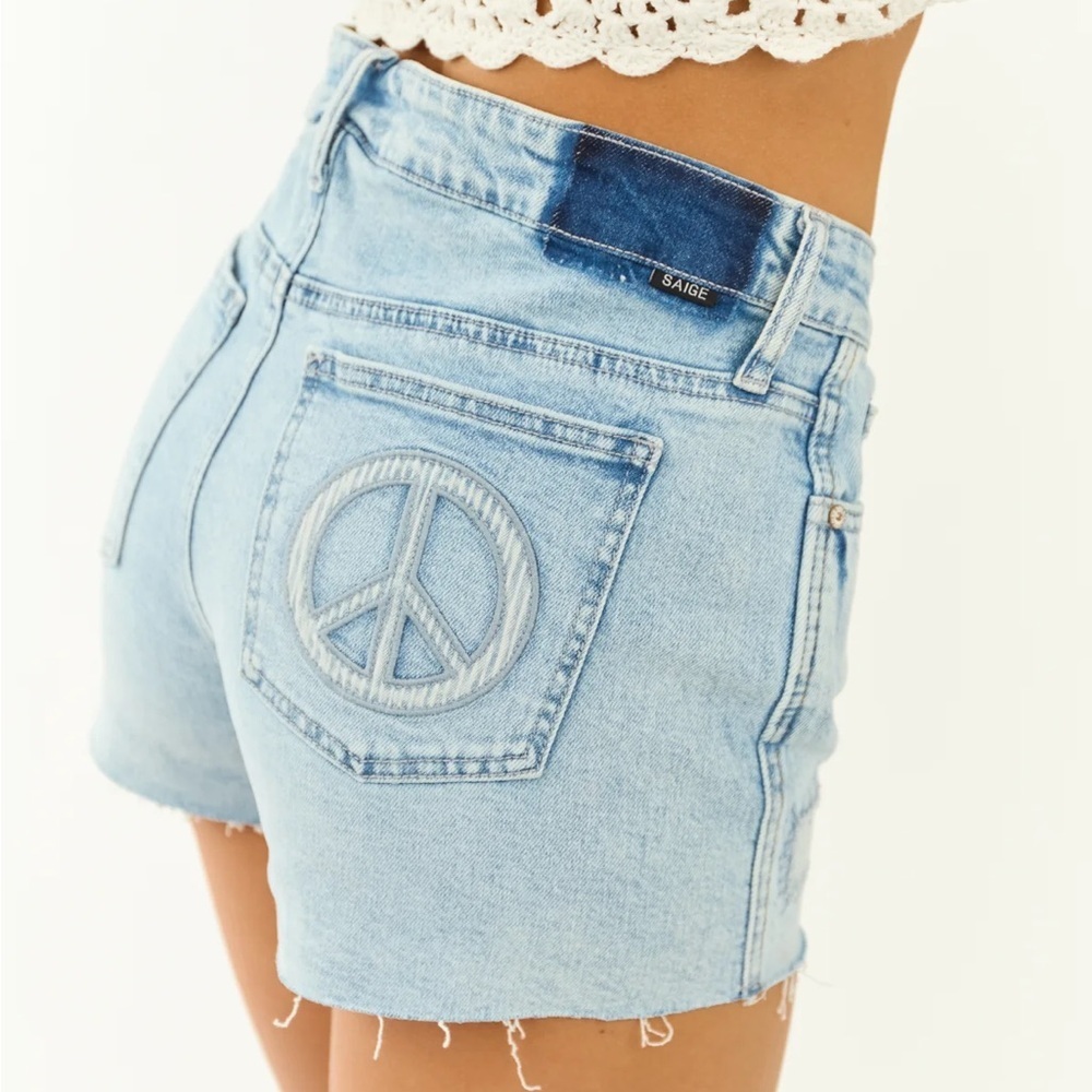 NWT Saige Denim Patchwork Peace Sign Boho Hippie Cutoff Jean Shorts - Picture 14 of 16